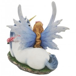 Hada con unicornio