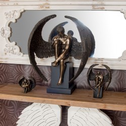 Angel desnudo pedestal