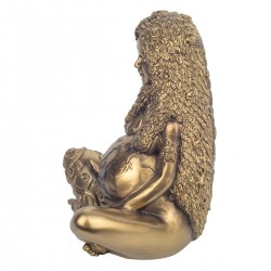 Mujer sujetando la tierra 