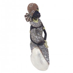 Africana arrodillada