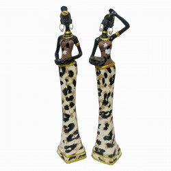 Africana de pie 2 dif.