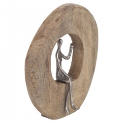 SeÐora sentada tronco