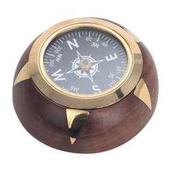 Brujula con base de madera
